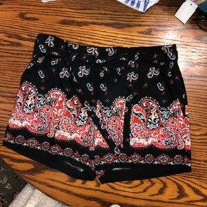 ANN TAYLOR LOFT SIZE 4 BLACK & RED PAISLEY SHORTS WITH BELT FLAT FRONT EUC